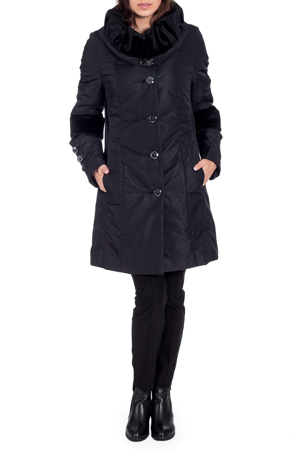 ПальтоКуртки<br>Красивое зимнее пальто с отделкой из меха. Модель на подкладе, выполнена из плотной болоньи. Отличный выбор для повседневного гардероба. Ростовка изделия 170 см.  В изделии использованы цвета: черный  Рост девушки-фотомодели 170 см  Темперетурный режим до -15 градусов.<br><br>Воротник: Фантазийный<br>Застежка: С пуговицами<br>По длине: Средней длины<br>По материалу: Тканевые<br>По рисунку: Однотонные<br>По силуэту: Полуприталенные<br>По стилю: Повседневный стиль<br>По элементам: С декором,С карманами<br>Рукав: Длинный рукав<br>По сезону: Зима<br>Размер : 46<br>Материал: Болонья<br>Количество в наличии: 1