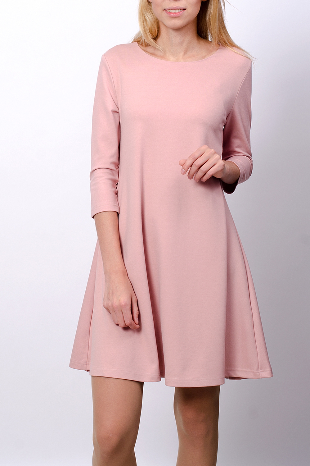 Розовое трикотажное платье